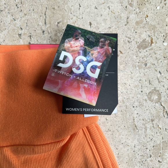 DSG Twitch & Allison 3” Seamless Ultra High Rise Light Orange Shorts Sz Medium - Picture 3 of 5